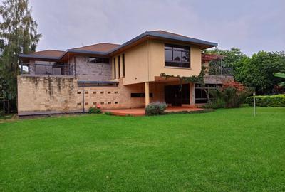 5 Bed House with En Suite in Runda