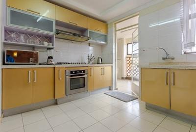 3 Bed Apartment with En Suite in Kilimani