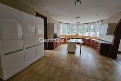 5 Bed House with En Suite in Rosslyn