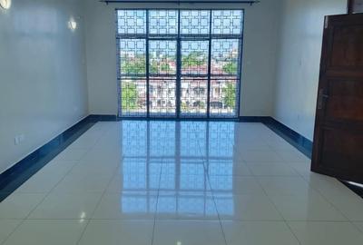 2 Bed Apartment with En Suite at Beach Road