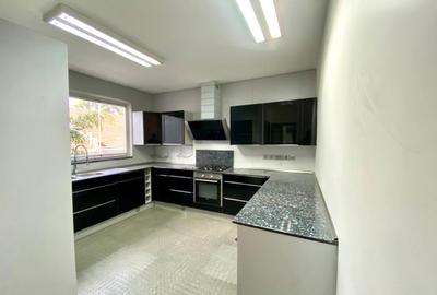 3 Bed Apartment with En Suite in Riverside