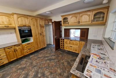 4 Bed Townhouse with En Suite at Lavington - 4