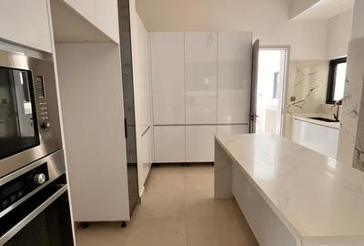 5 Bed Townhouse with En Suite in Lavington
