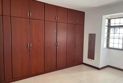 4 Bed Apartment with En Suite in Parklands