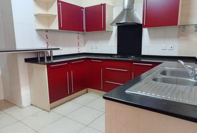 3 Bed Apartment with En Suite in Rhapta Road