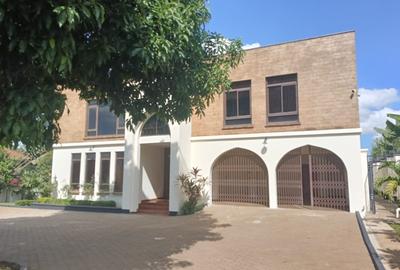 5 Bed House with En Suite at Runda