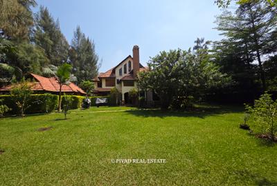 5 Bed House with En Suite in Runda