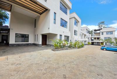 5 Bed Townhouse with En Suite at Manyani East. - 4