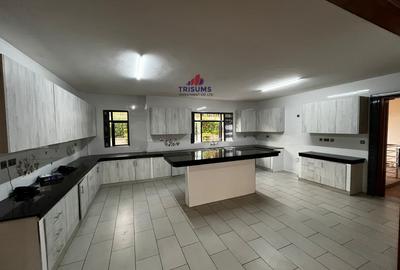 5 Bed Townhouse with En Suite in Westlands Area