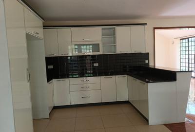 4 Bed Townhouse with En Suite in Kitisuru