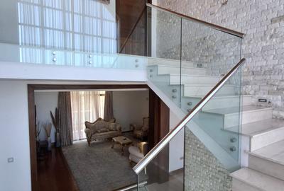4 Bed House with En Suite in Runda