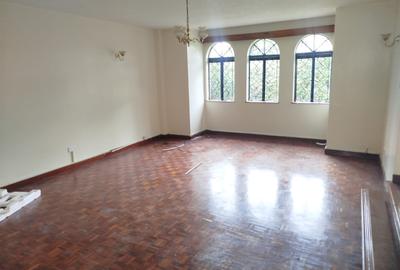 5 Bed House with En Suite in Spring Valley - 4