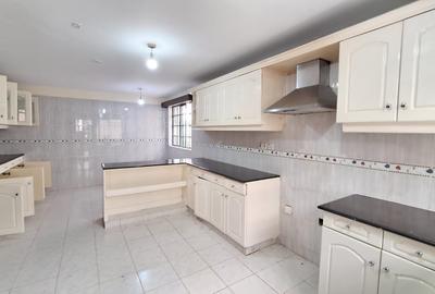 5 Bed Townhouse with En Suite at Spring Valley