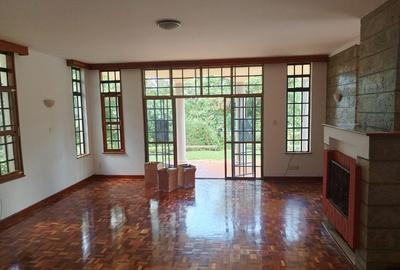4 Bed Townhouse with En Suite in Rosslyn