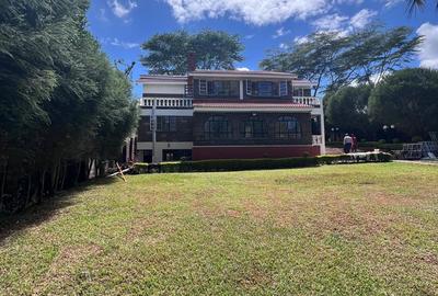 5 Bed House with En Suite in Mountain View - 3