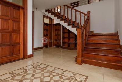 5 Bed House with Swimming Pool at Rosslyn