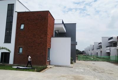 5 Bed Townhouse with En Suite at Langata Road - 2