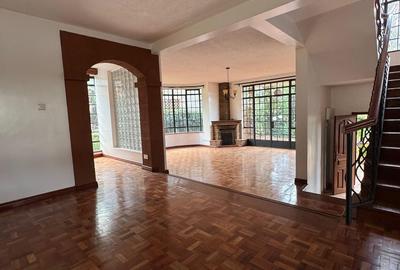 5 Bed Townhouse with En Suite in Lavington - 4