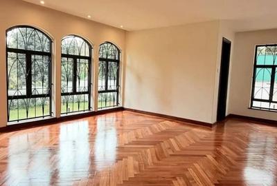 4 Bed House with En Suite in Runda