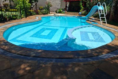 4 Bed Townhouse with En Suite at Close To Un - 4