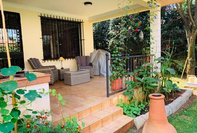 4 Bed Townhouse with En Suite at Lavington - 2