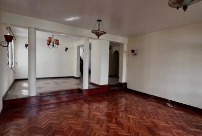 5 Bed Townhouse with En Suite at Riverside Drive - 2