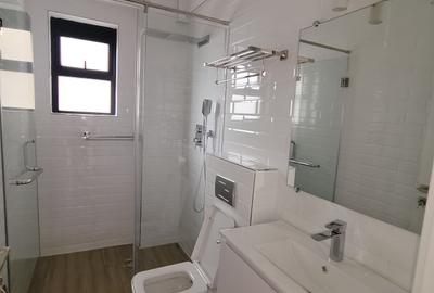 3 Bed Apartment with En Suite in Lavington - 4