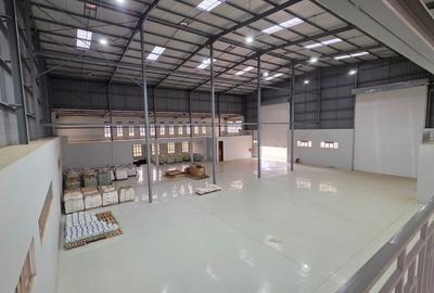 15,000 ft² Warehouse with Parking in Tatu City - 2
