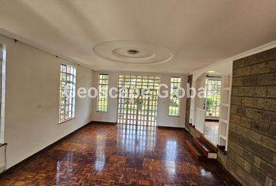 4 Bed House with En Suite in Nyari - 2