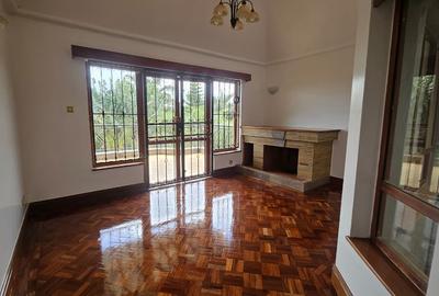 5 Bed House with En Suite in Runda - 2