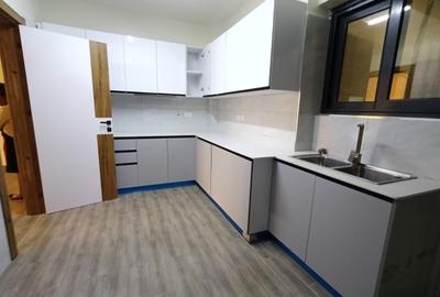 3 Bed Apartment with En Suite in Parklands