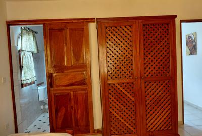 4 Bed Villa with En Suite in Watamu - 4