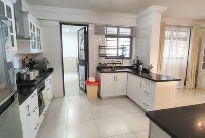 3 Bed Apartment with En Suite at General - 3