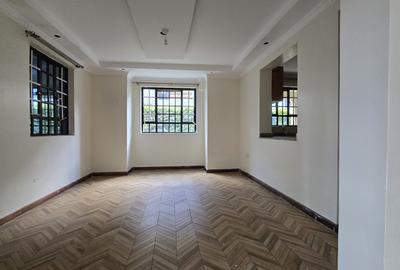 5 Bed House with En Suite in Garden Estate - 2