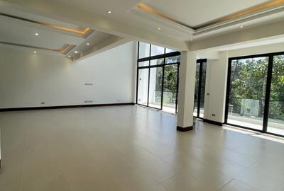 6 Bed Villa with En Suite in Spring Valley - 3