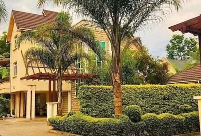 5 Bed House with En Suite in Lavington