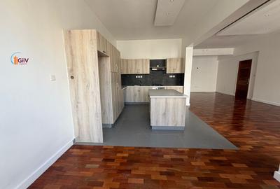 2 Bed Apartment with En Suite in Kilimani - 4