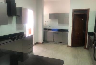 4 Bed Apartment with En Suite in Westlands Area