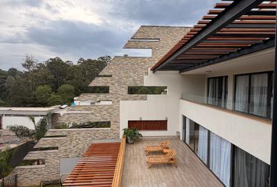 5 Bed Villa with En Suite in Spring Valley