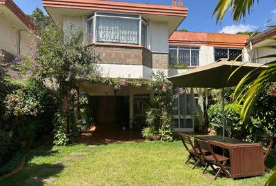 5 Bed Townhouse with En Suite at Arwings Kodhek - 2