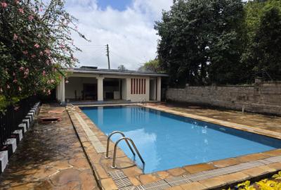 6 Bed House with En Suite in Runda - 4