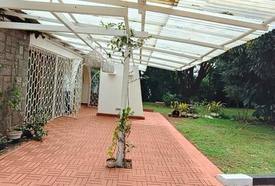 4 Bed House with En Suite at Rosslyn - 4