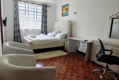 5 Bed House with En Suite in Runda - 4