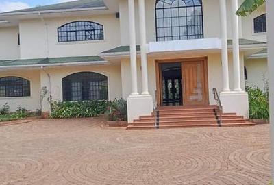 4 Bed House with En Suite in Nyari