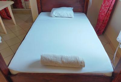 Serviced 1 Bed Apartment with En Suite at Near Posta And Kendas Hotel