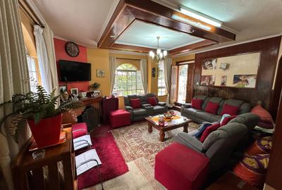 5 Bed House with En Suite at Lavington - 3