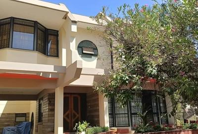 5 Bed Townhouse with En Suite in Lavington - 2