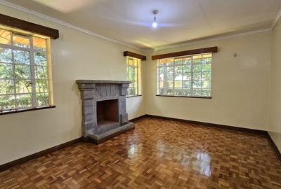 5 Bed House with En Suite in Runda
