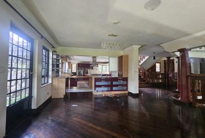 5 Bed House with En Suite in Runda