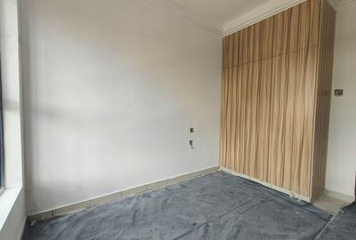 1 Bed Apartment with En Suite in Garden Estate - 3